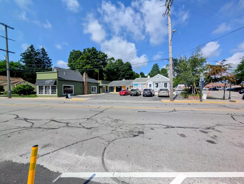 206 S Calumet RD #B, Chesterton, IN 46304