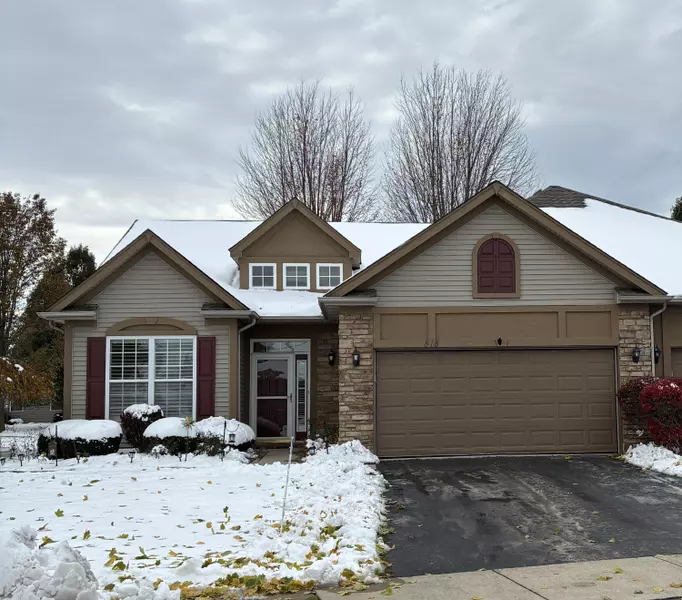 818 Pentwater LN, Schererville, IN 46375