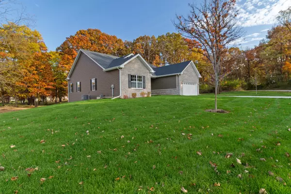 Crown Point, IN 46307,717 Druim TRL