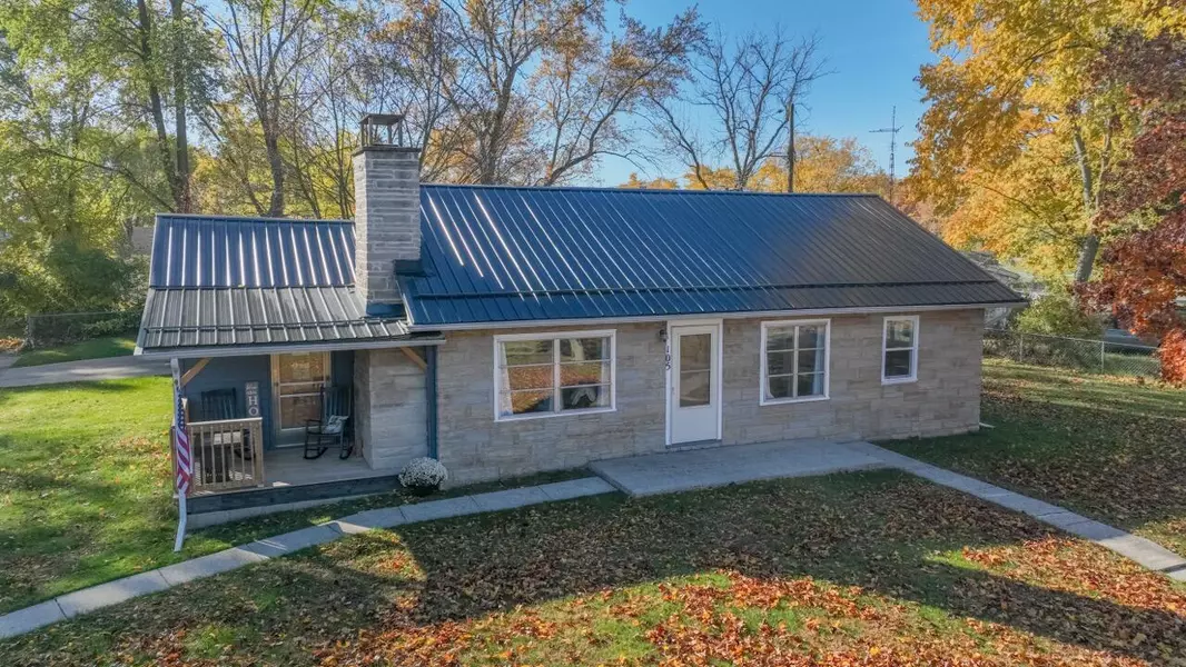 105 Meadowbrook BLVD, Kingsford Heights, IN 46346