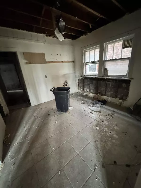 Gary, IN 46402,1072 Van Buren ST