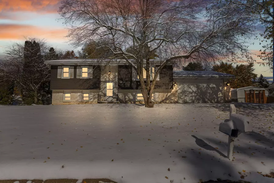 3705 Colonial DR, Valparaiso, IN 46383