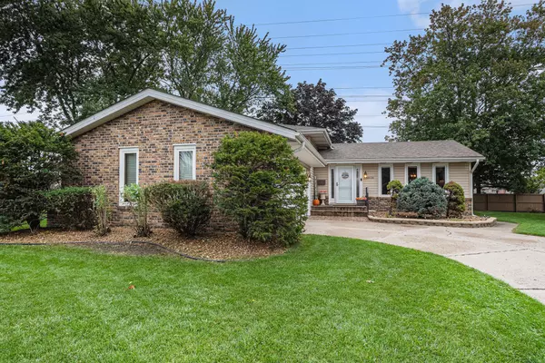 8838 Madison CT, Munster, IN 46321