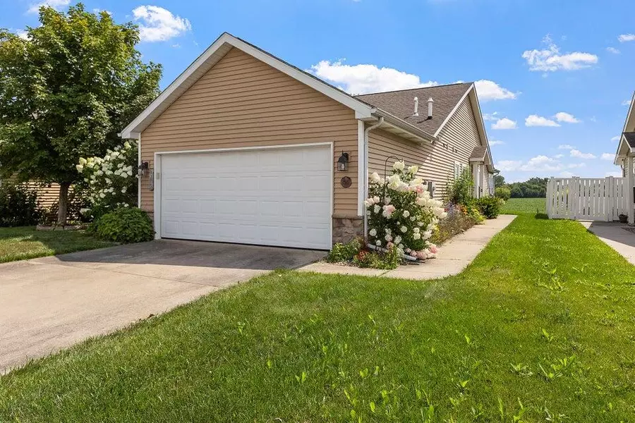 10557 Maine DR, Crown Point, IN 46307