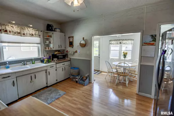 Blue Mound, IL 62513,504 S LEWIS ST