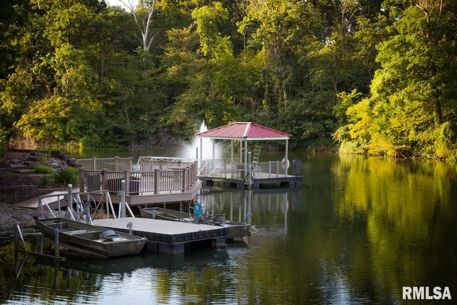 581 E 150 RD, Toulon, IL 61483