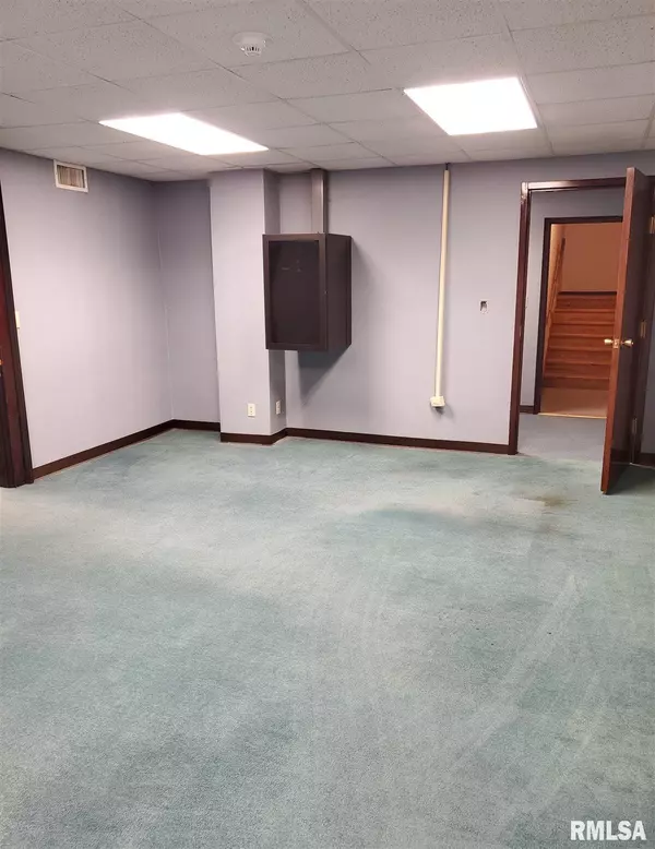 Springfield, IL 62701,321 1/2 S 6TH ST #West Suite