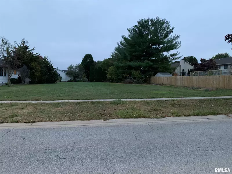 2120 W Iles AVE, Springfield, IL 62704