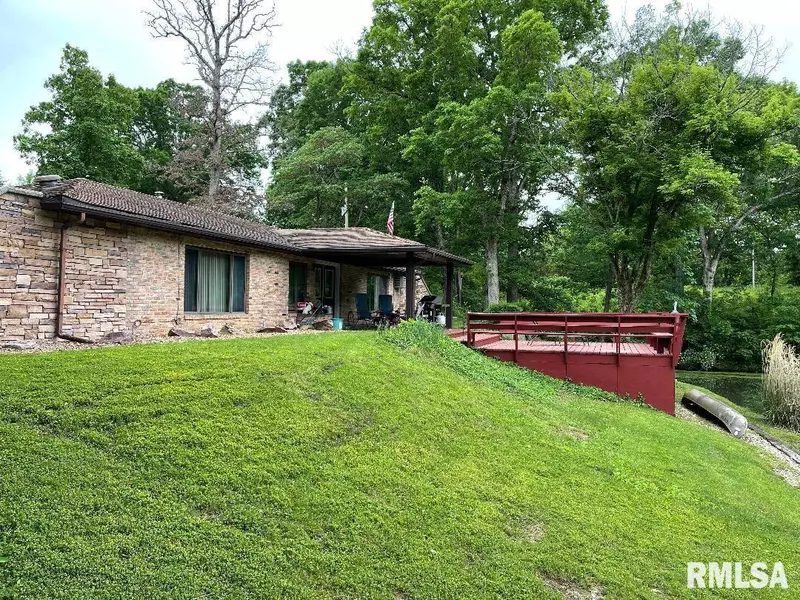 28960 Carlinville Cut Off RD, Girard, IL 62640