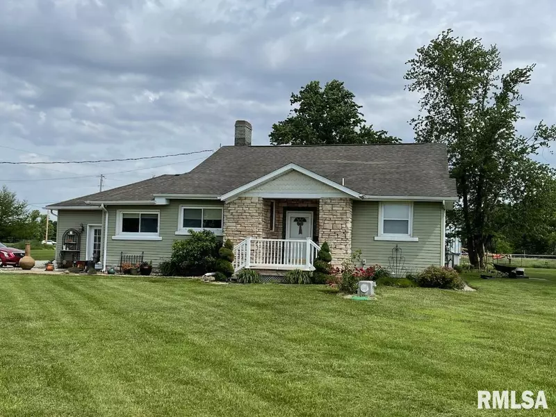 30522 HENRY RD, Girard, IL 62640