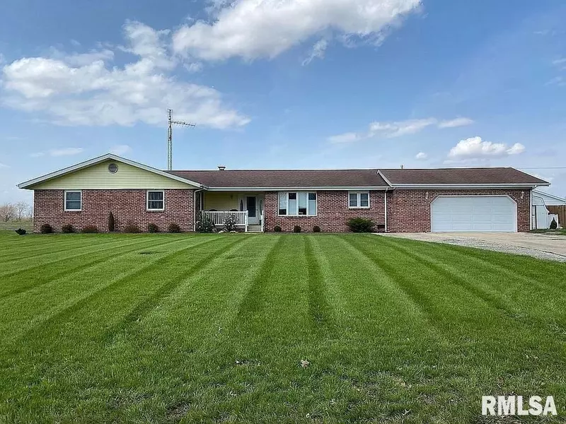 18458 BLACKHAWK DR, Girard, IL 62640