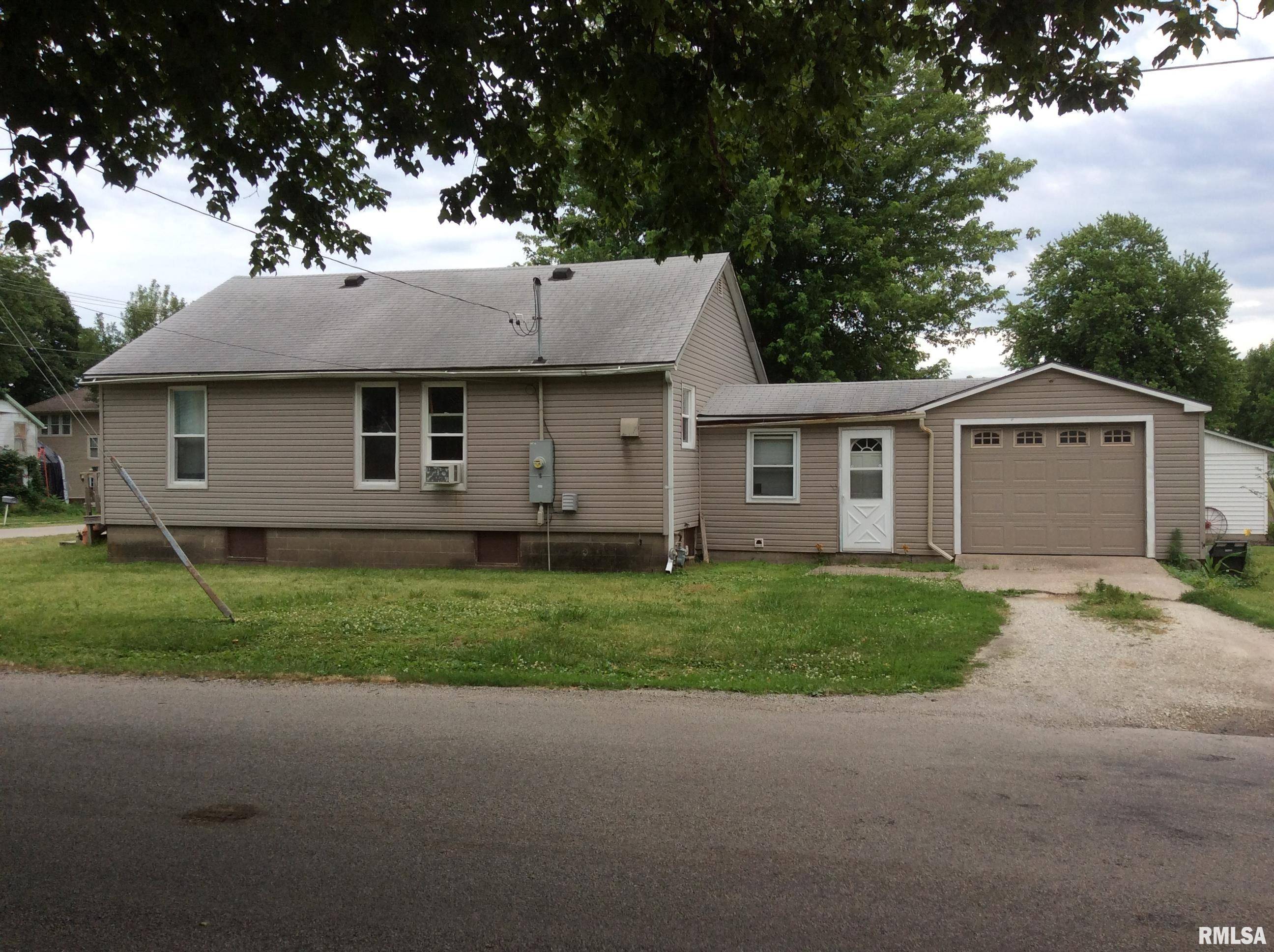 190 W BROADWAY ST, Roseville, IL 61473