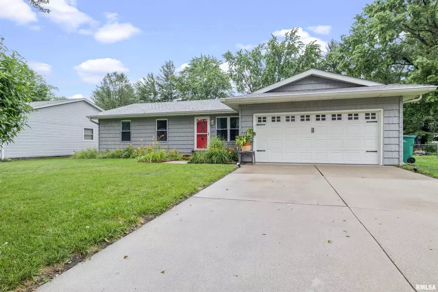 619 HACKBERRY RD, Chatham, IL 62629