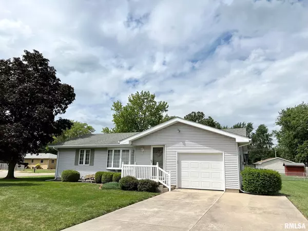 602 RAINBOW DR, Athens, IL 62613