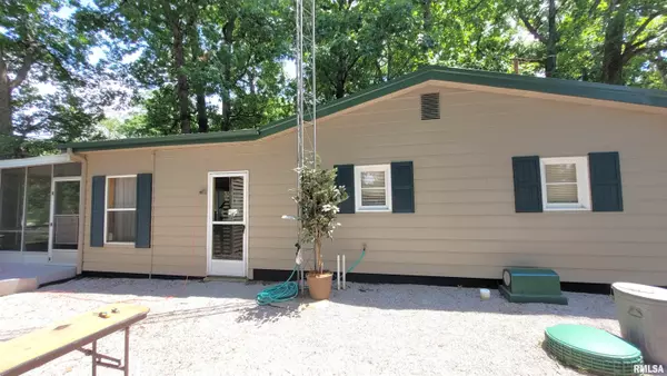 Girard, IL 62640,15818 OAK LN