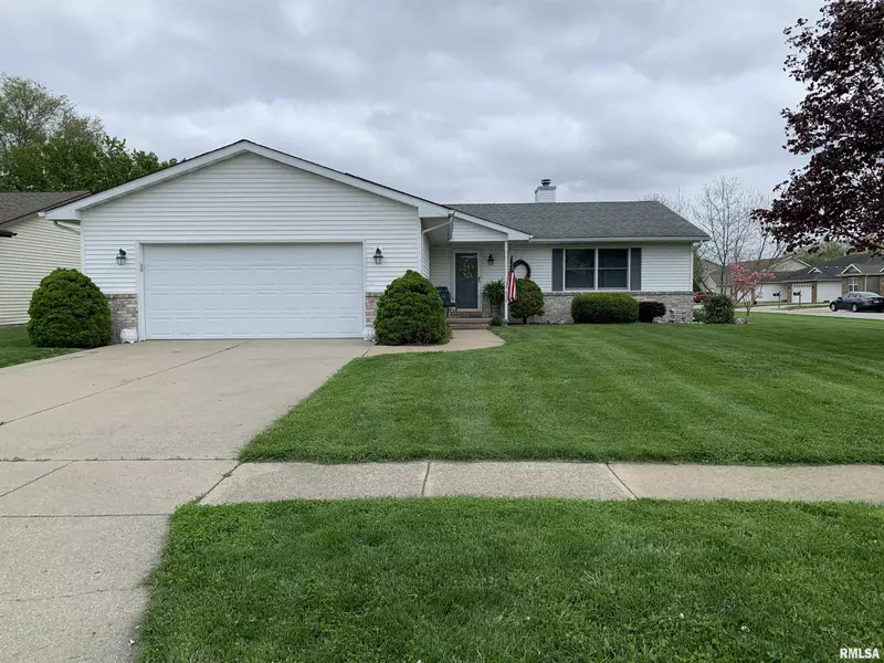 430 Dewberry TRL, Chatham, IL 62629