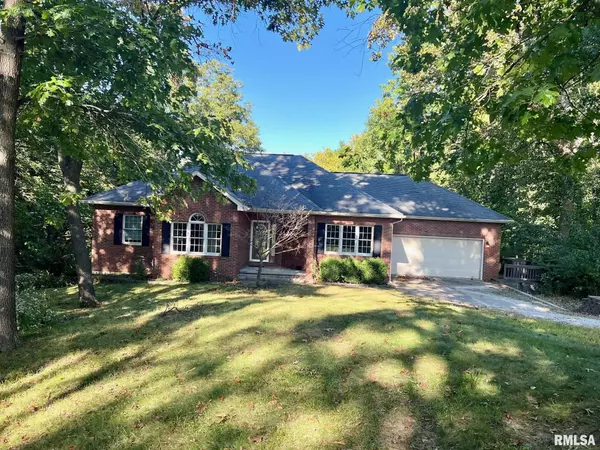 24 E BLUFF DR, Petersburg, IL 62675