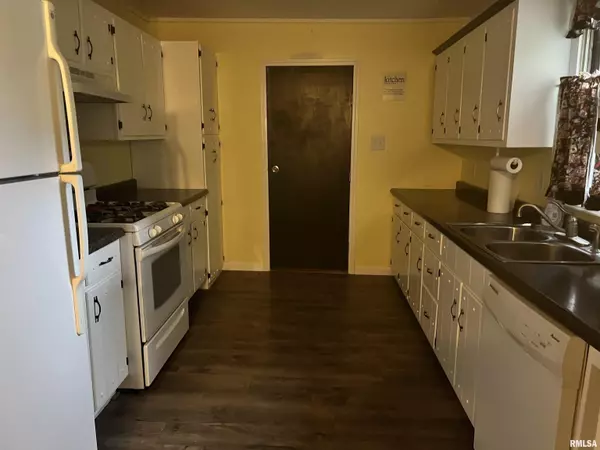 Bluffs, IL 62621,320 W WILSON ST