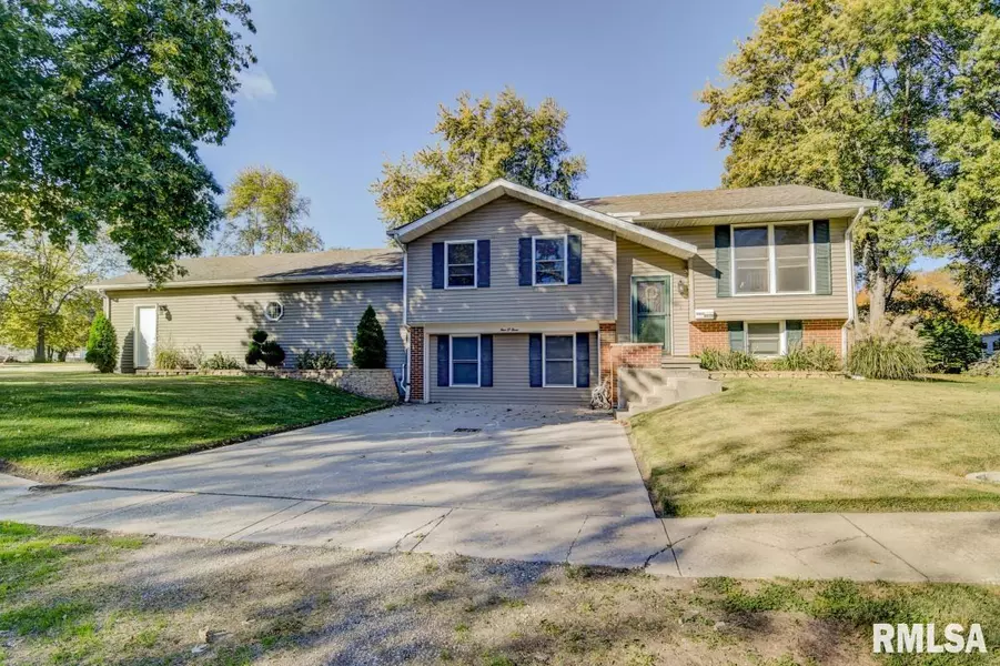 403 N 7TH ST, Girard, IL 62640