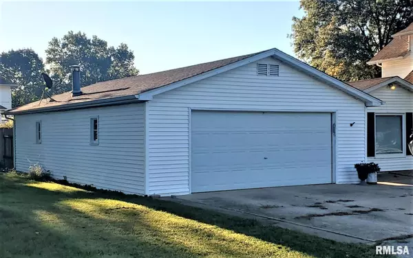 Woodhull, IL 61490,513 E 3RD AVE