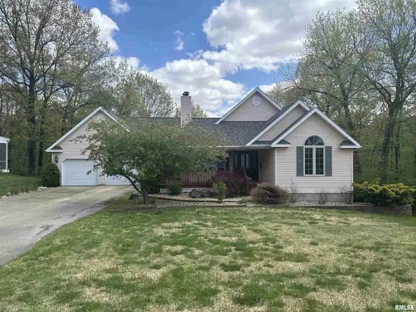 11 TIMBER LN, Carlinville, IL 62626