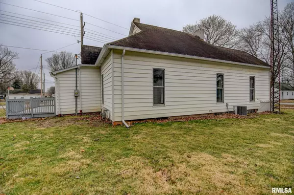 Assumption, IL 62510,114 S POPLAR ST