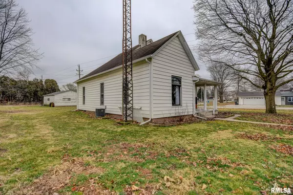 Assumption, IL 62510,114 S POPLAR ST