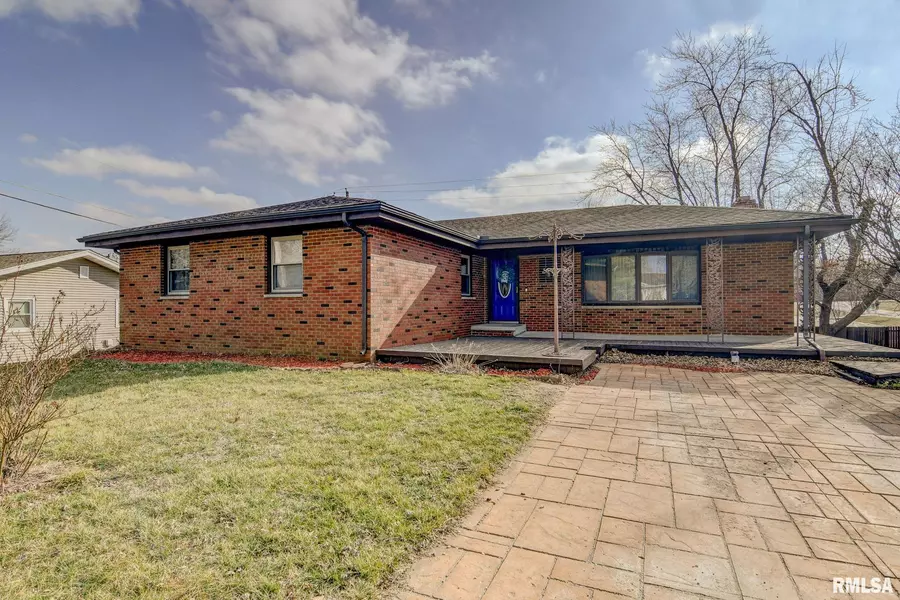 1119 Henkle DR, Pawnee, IL 62558