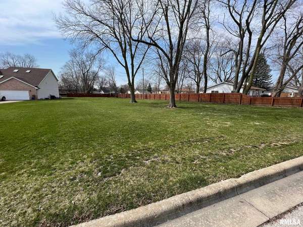 511 16TH ST, Lincoln, IL 62656