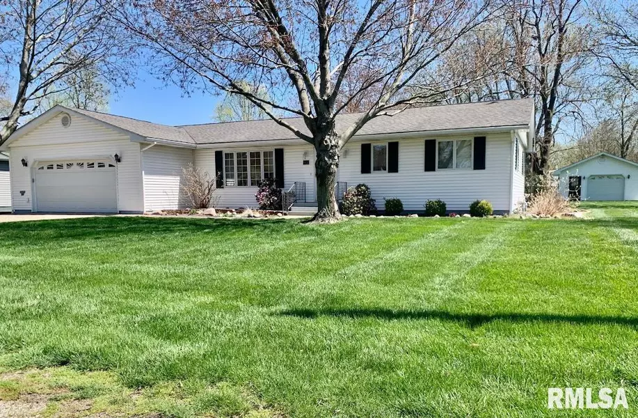 402 S 9TH ST, Girard, IL 62640