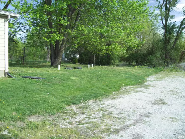 Baylis, IL 62314,360 W 2ND ST