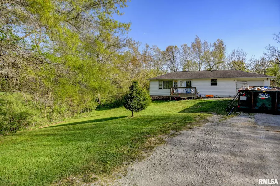 926 E 1320 N RD, Taylorville, IL 62568