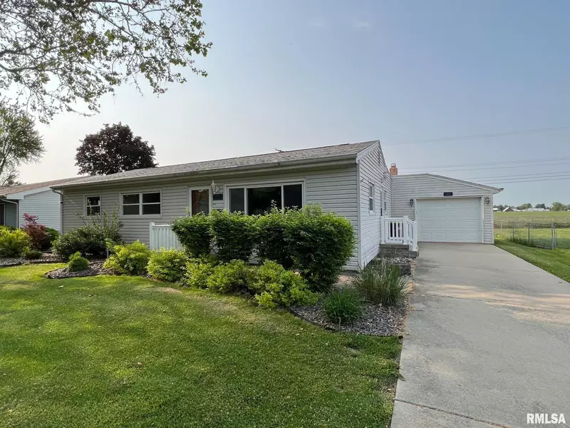 265 MAYFAIR DR, Lincoln, IL 62656