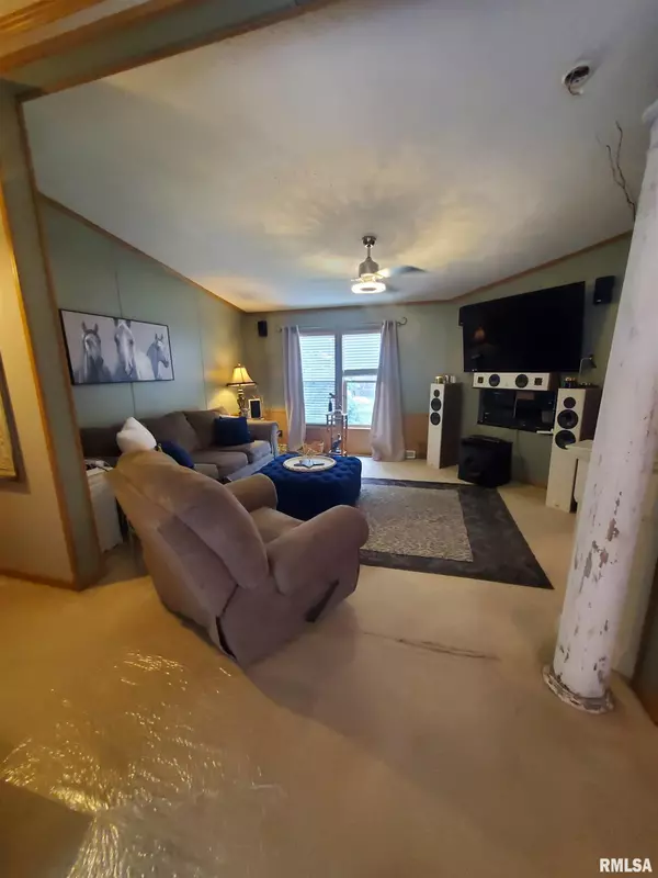 Buffalo, IL 62515,411 W CHARLES ST