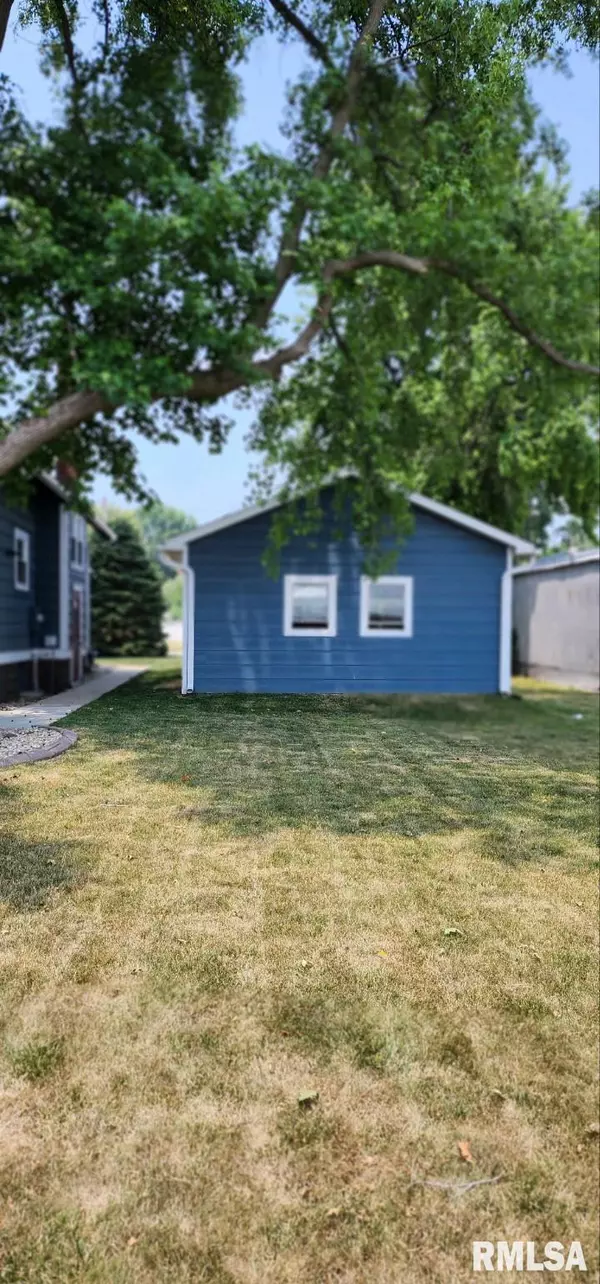 New Berlin, IL 62670,713 E BIRCH ST