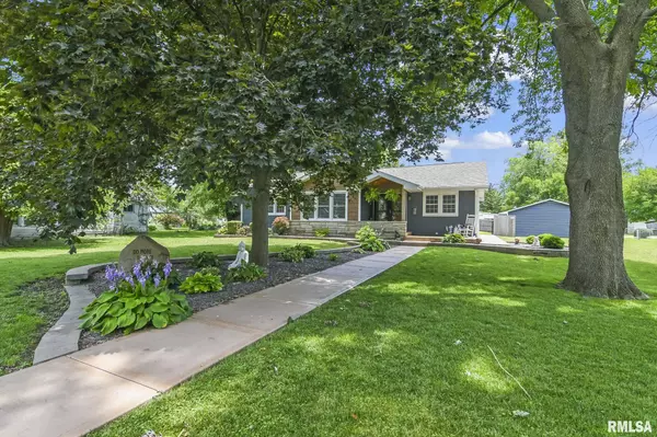 Assumption, IL 62510,110 S LOCUST ST