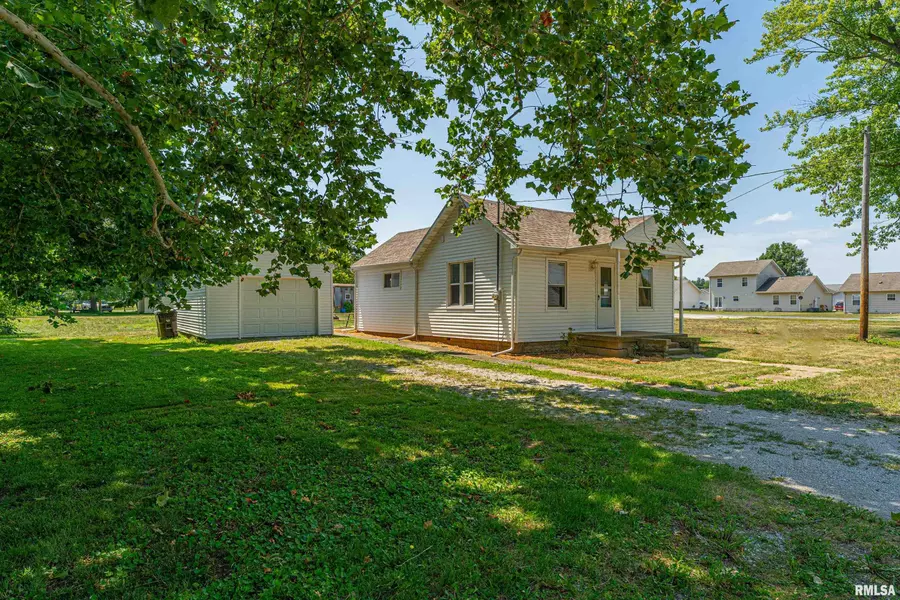 245 W MONROE ST, Greenview, IL 62642
