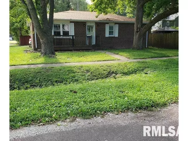 120 S Finis ST, Virden, IL 62690