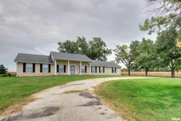 402 NORTH AVE, Plainville, IL 62365