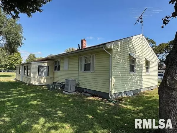 Oquawka, IL 61469,201 N 6TH ST