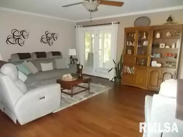 Pana, IL 62557,17 Beyers Lake EST