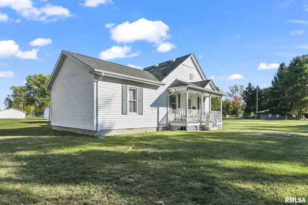 Girard, IL 62640,302 N LINCOLN