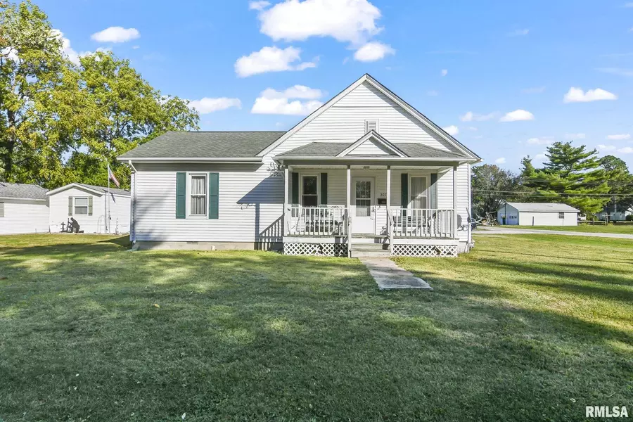 302 N LINCOLN, Girard, IL 62640