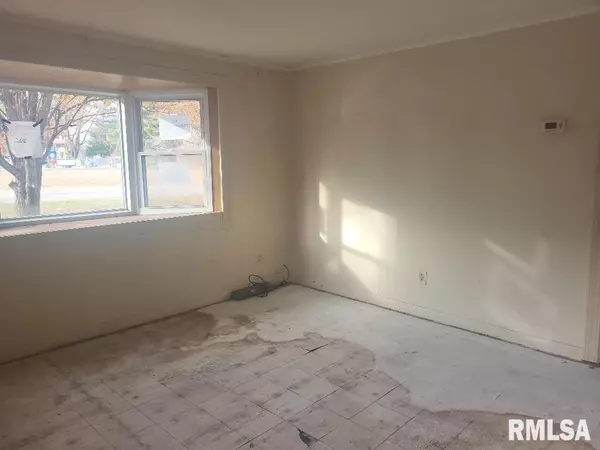 Oquawka, IL 61469,206 N 7TH ST