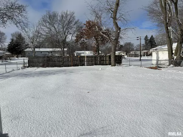 Oquawka, IL 61469,309 N 6TH ST