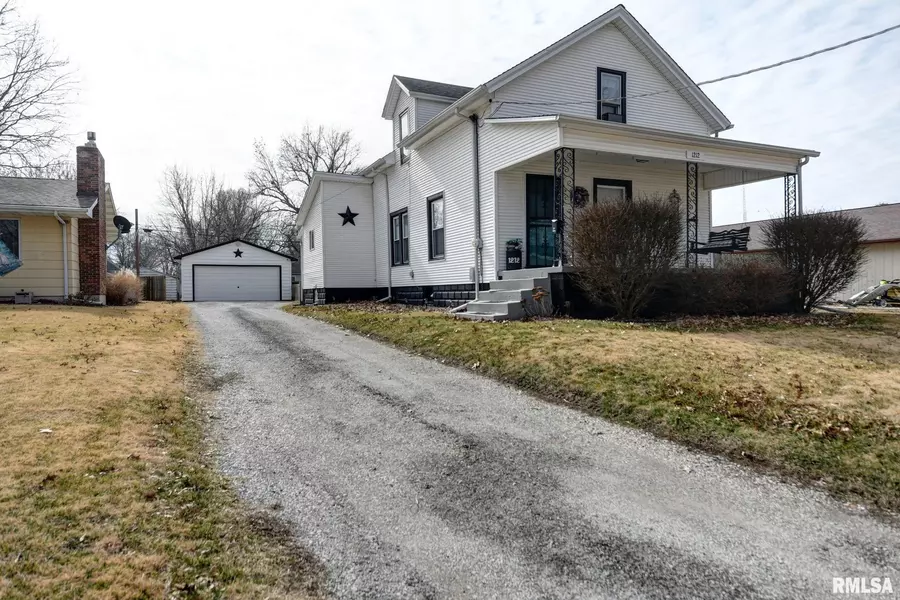 1212 W Vandeveer ST, Taylorville, IL 62568