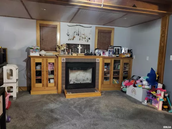 Augusta, IL 62311,804 MAIN ST