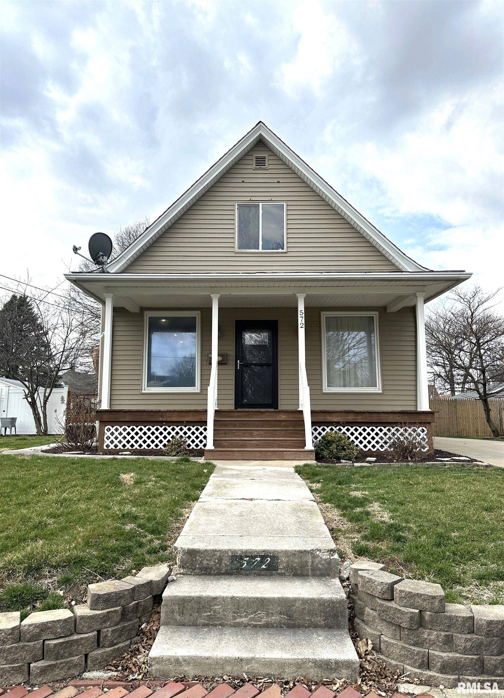 572 CLARK ST, Galesburg, IL 61401