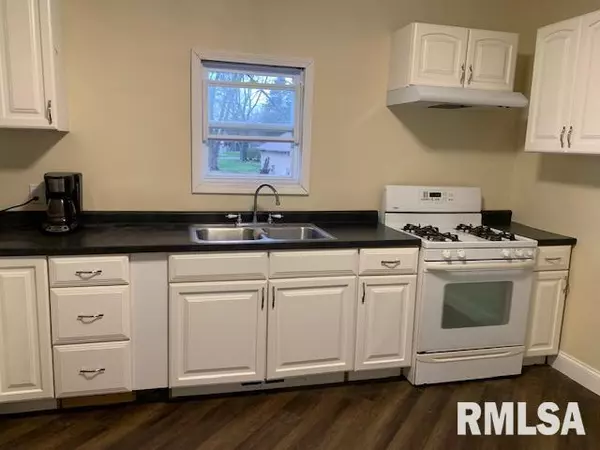 Girard, IL 62640,109 N WILSON ST