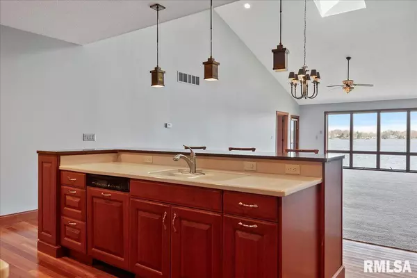 Springfield, IL 62712,317 HARBOR POINTE PL